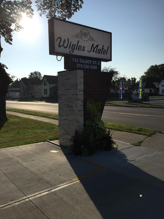 Wigles Motel Leamington Exterior photo